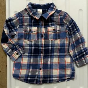 Long sleeve plaid flannel button down shirt